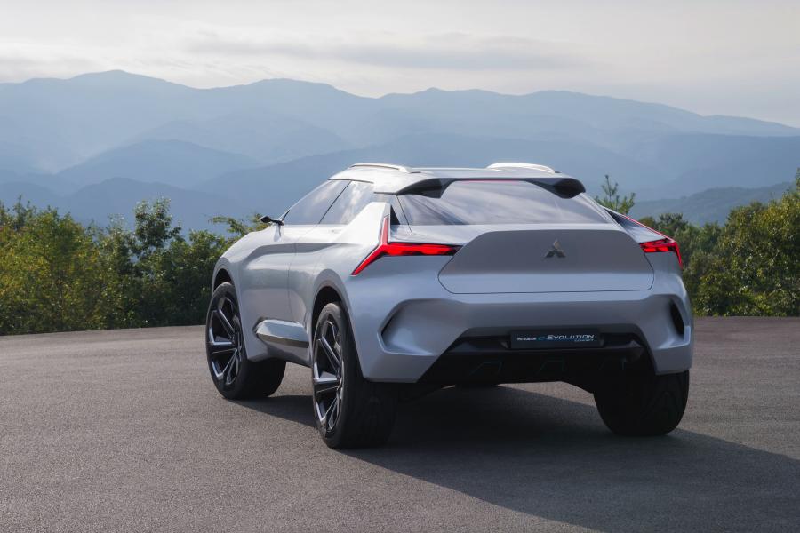  Mitsubishi e-Evolution Concept 2017 года  (фото 18 из 40)